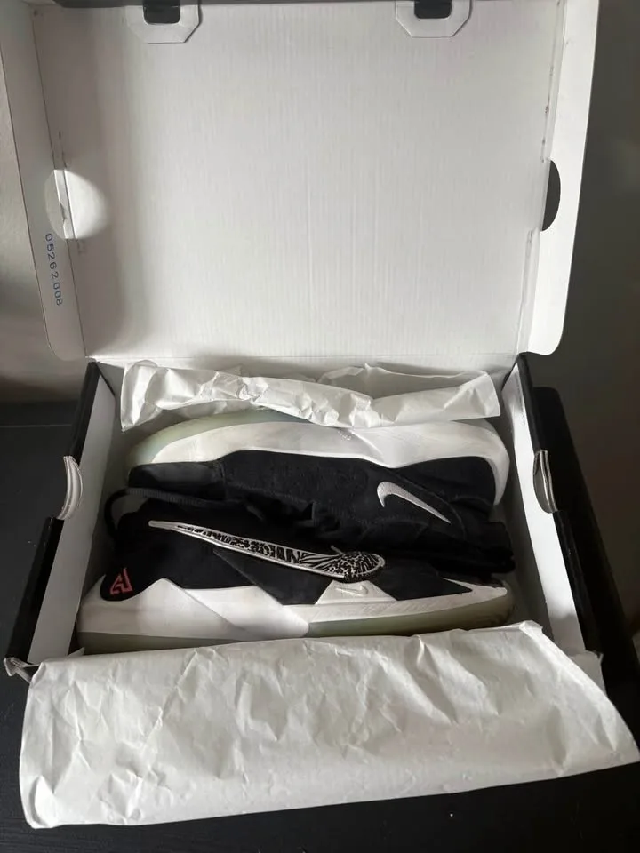 Giannis Freak 2s Size 7 Youth image indicator(4)