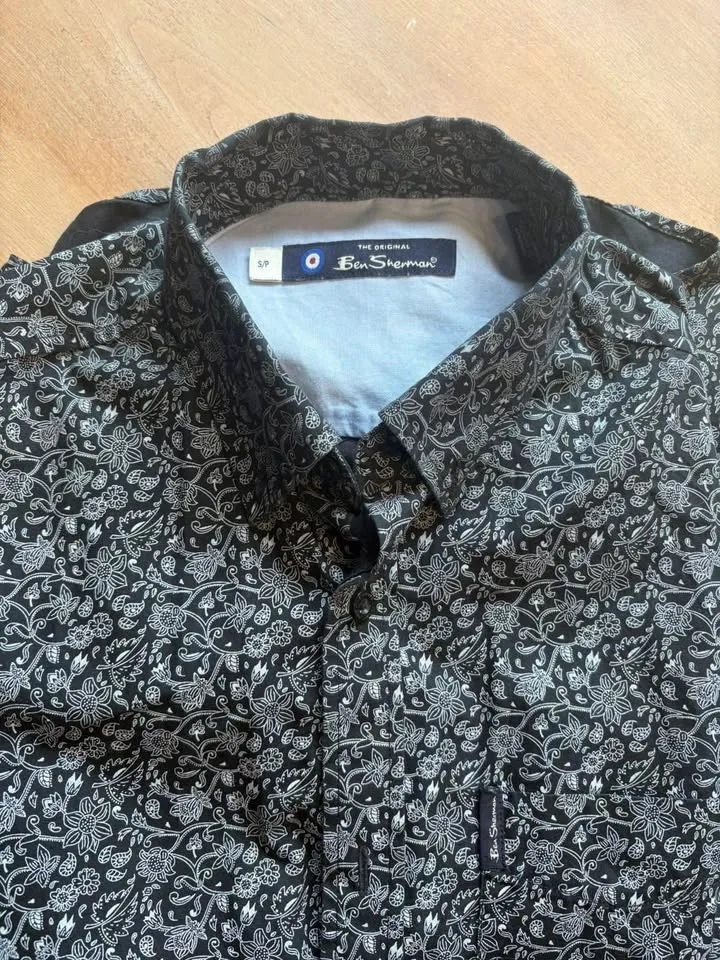 Mens Size Small Premium Dress Shirts (2 left) image indicator(2)