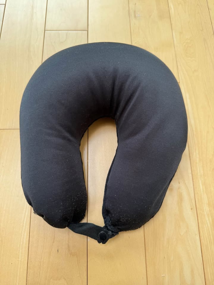 Assorted Neck Pillows - photo 3