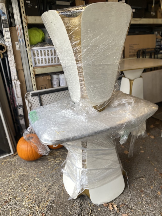5 VONDOM Wing 28.25" Chairs + Tables - Movie Prop - photo 3