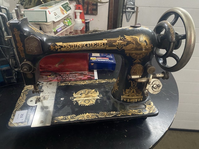 1905 Singer Treadle Sewing Machine Head Sphinx rare vin