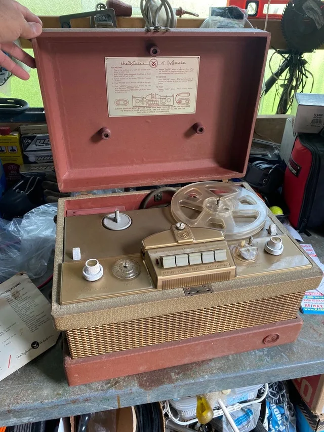 the voice  of music v-m model 700 tape-o-matic