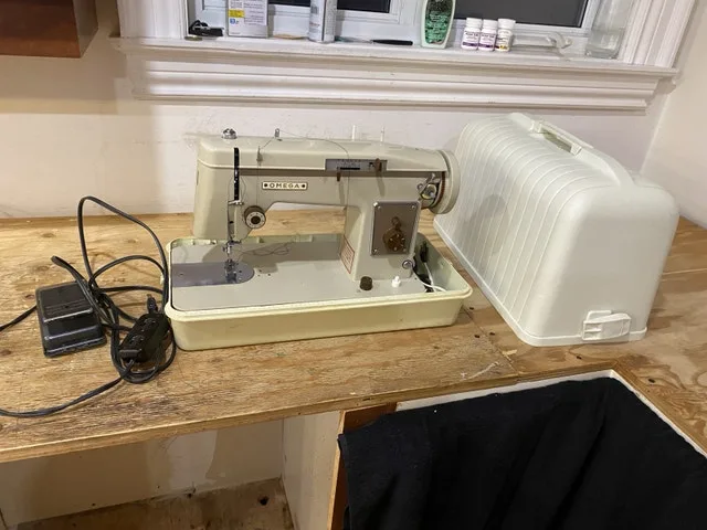 Omega, industrial strength, heavy duty, sewing machine 350