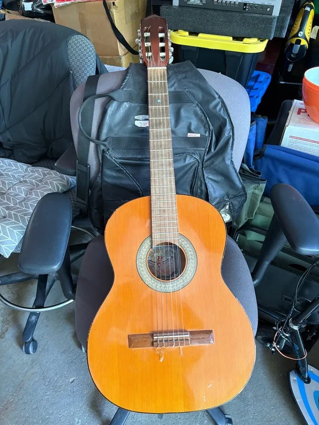 Saltero Classical Guitar model 2/N serial number 2665