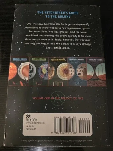 Hitchhiker's Guide to the Galaxy 5-Book Box Set image indicator(5)
