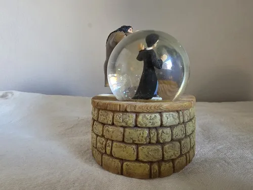 ENESCO Harry Potter Musical Snow Globe Hagrid & Norbert image indicator(6)