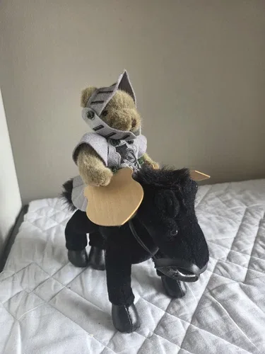 Vintage Castle Legend Knight Castle Plush Bear 1994 Takara image indicator(2)