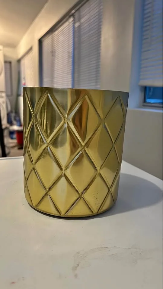 Gold pot