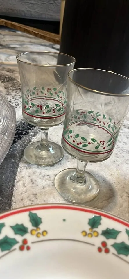 Poinsettia Christmas Dinnerware Set image indicator(6)