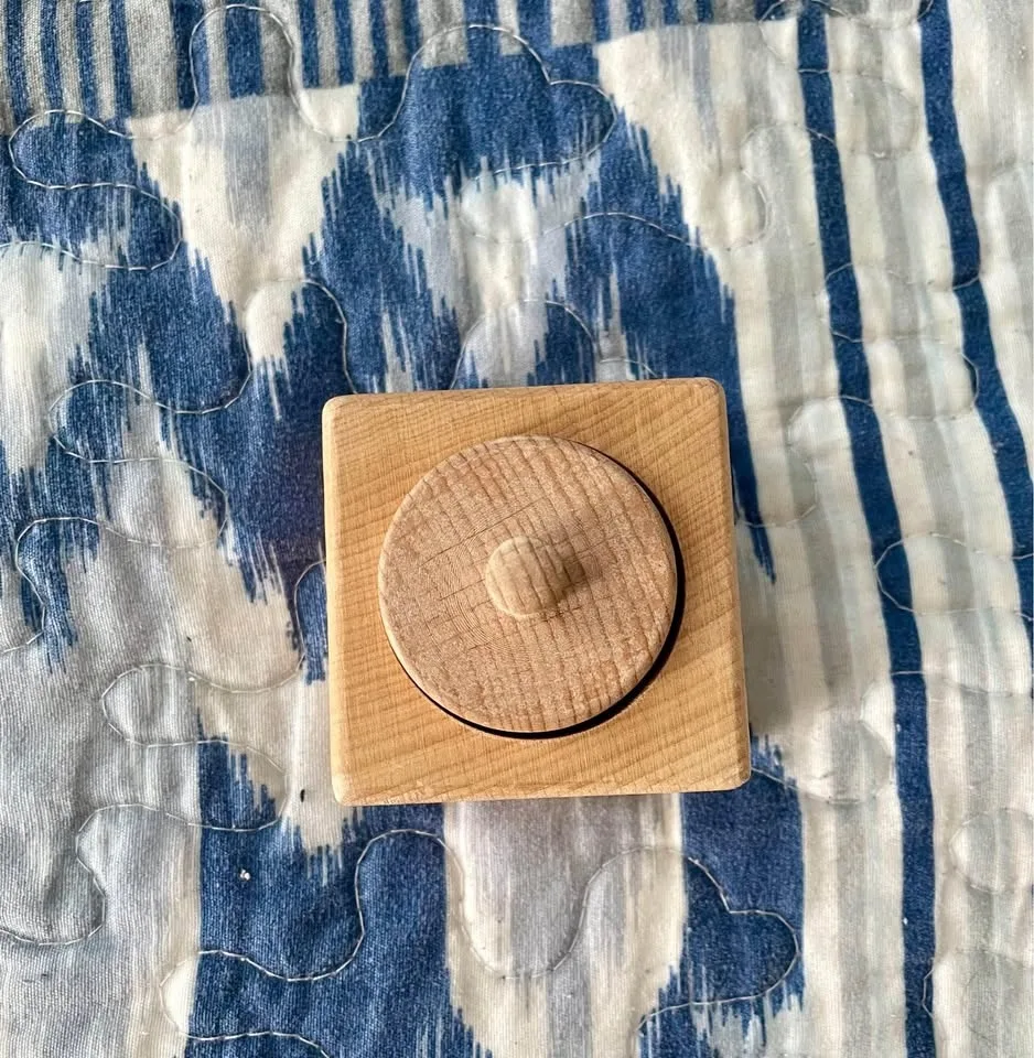 Lovevery- The Thinker Play kit image indicator(6)