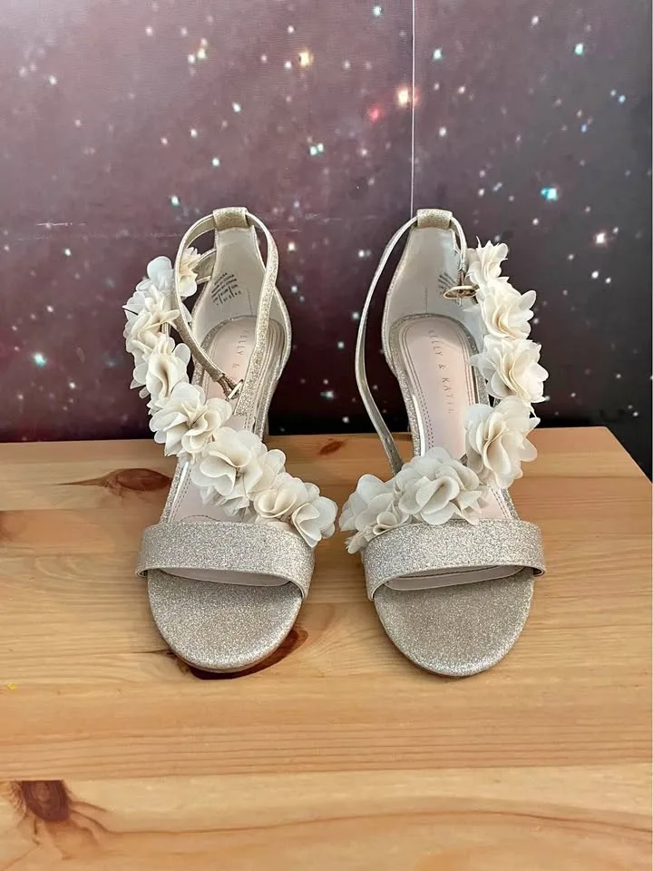 Woman’s shoe- Kelley and Katie gold sparkle pump