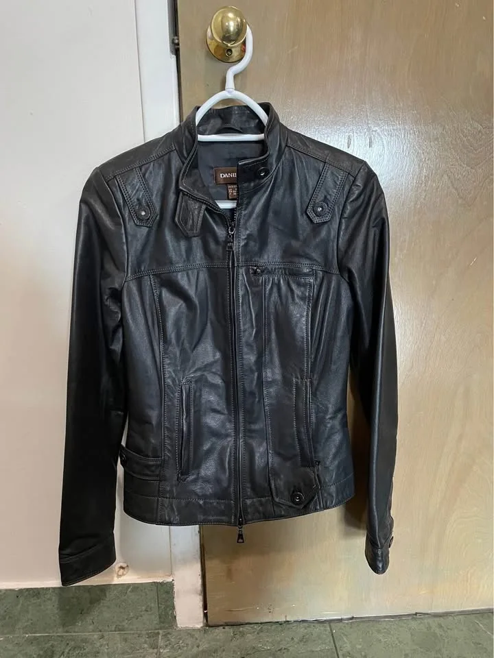 Danier- woman’s black leather jacket image indicator(3)