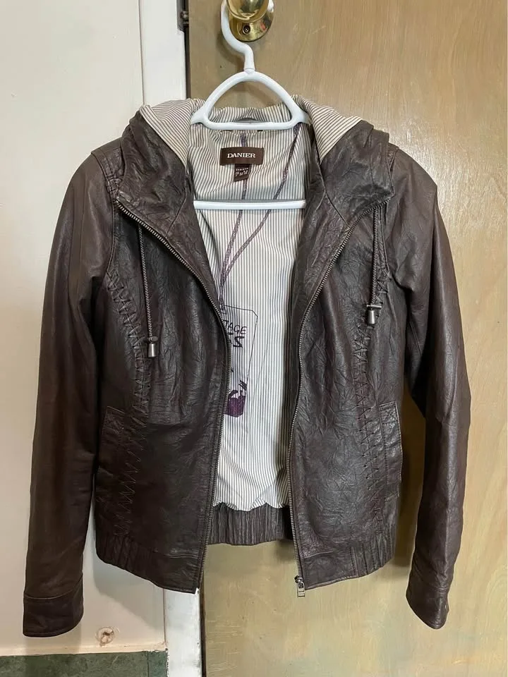 Danier- woman’s brown leather jacket image indicator(3)