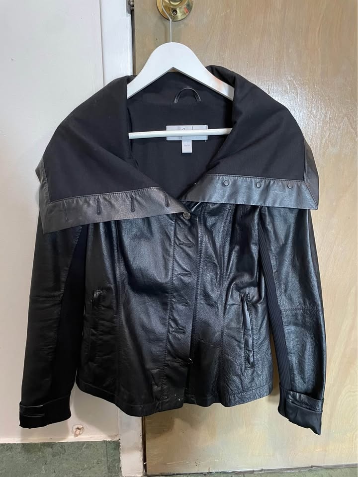 Danier Leather- Black short fitted leather jacket - photo 2