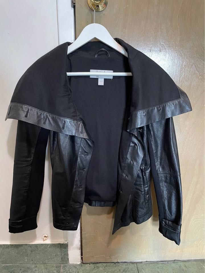Danier Leather- Black short fitted leather jacket - photo 3