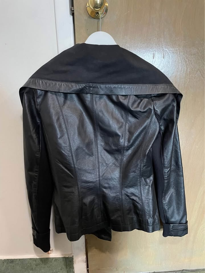Danier Leather- Black short fitted leather jacket - photo 4