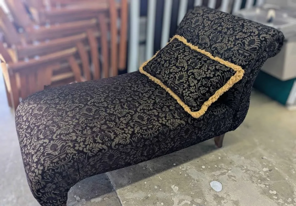 Fastest pickup!!! Beautiful Chaise Lounge image indicator(5)