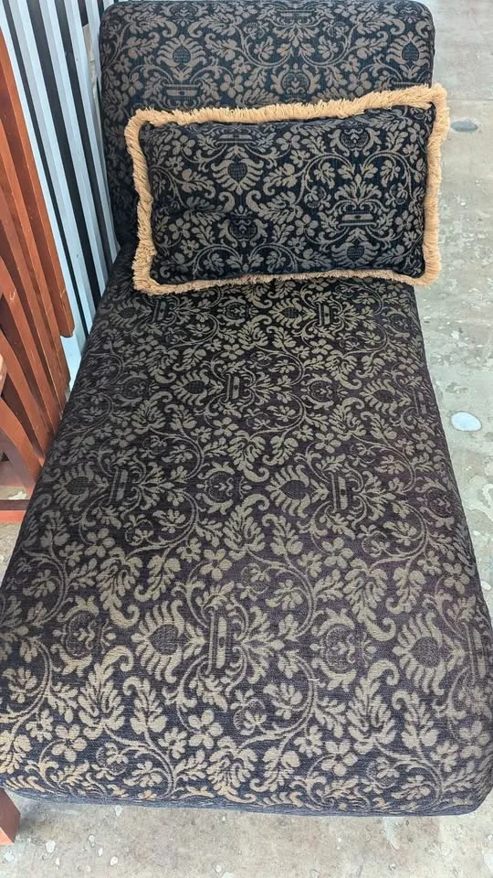 Fastest pickup!!! Beautiful Chaise Lounge image indicator(6)