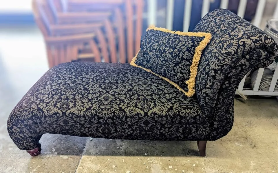 Fastest pickup!!! Beautiful Chaise Lounge image indicator(7)