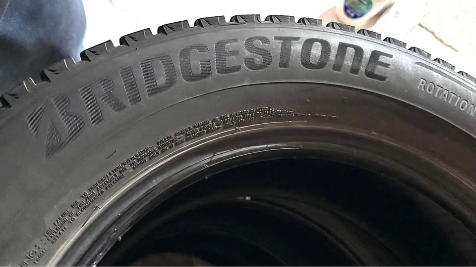 225 65 17 Bridgestone Blizzac no rims image indicator(3)