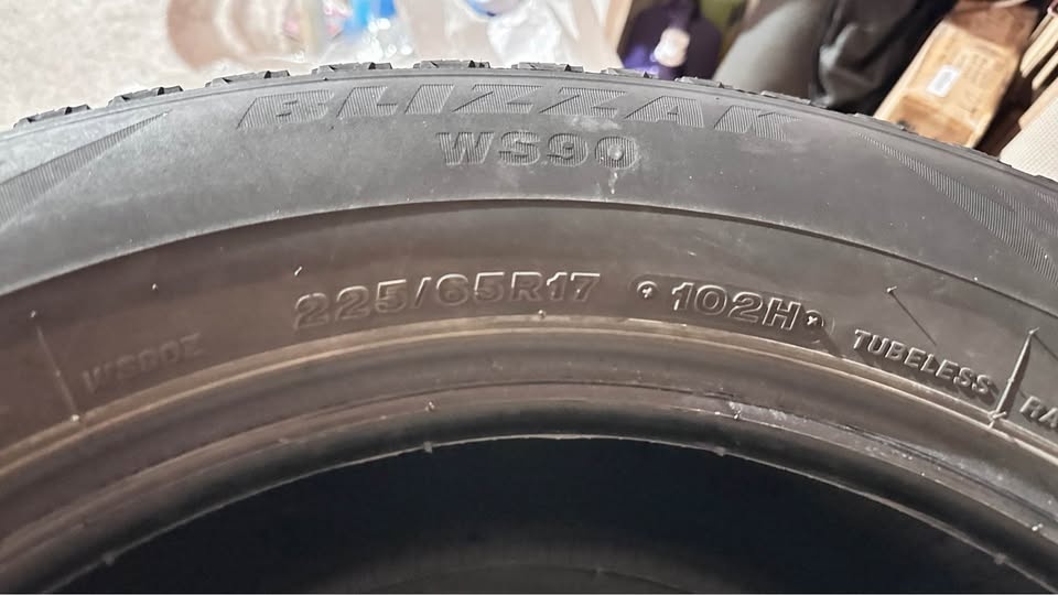 225 65 17 Bridgestone Blizzac no rims - photo 5