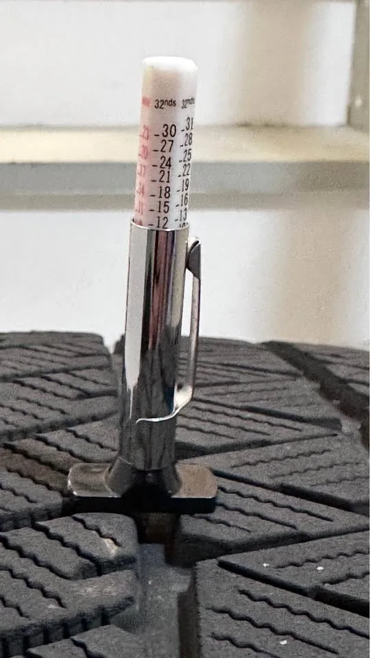 225 65 17 Bridgestone Blizzac no rims image indicator(6)