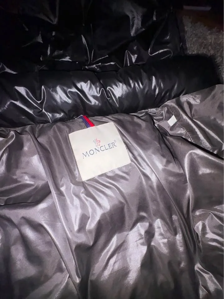 Moncler maya size 2 image indicator(6)