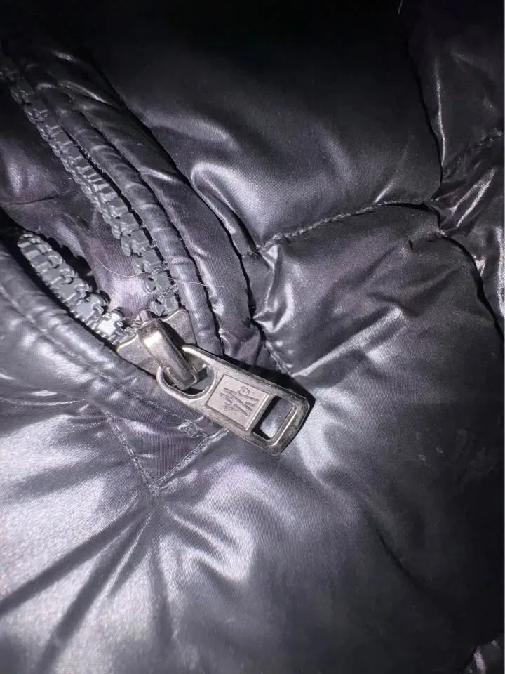 Moncler maya size 2 image indicator(8)