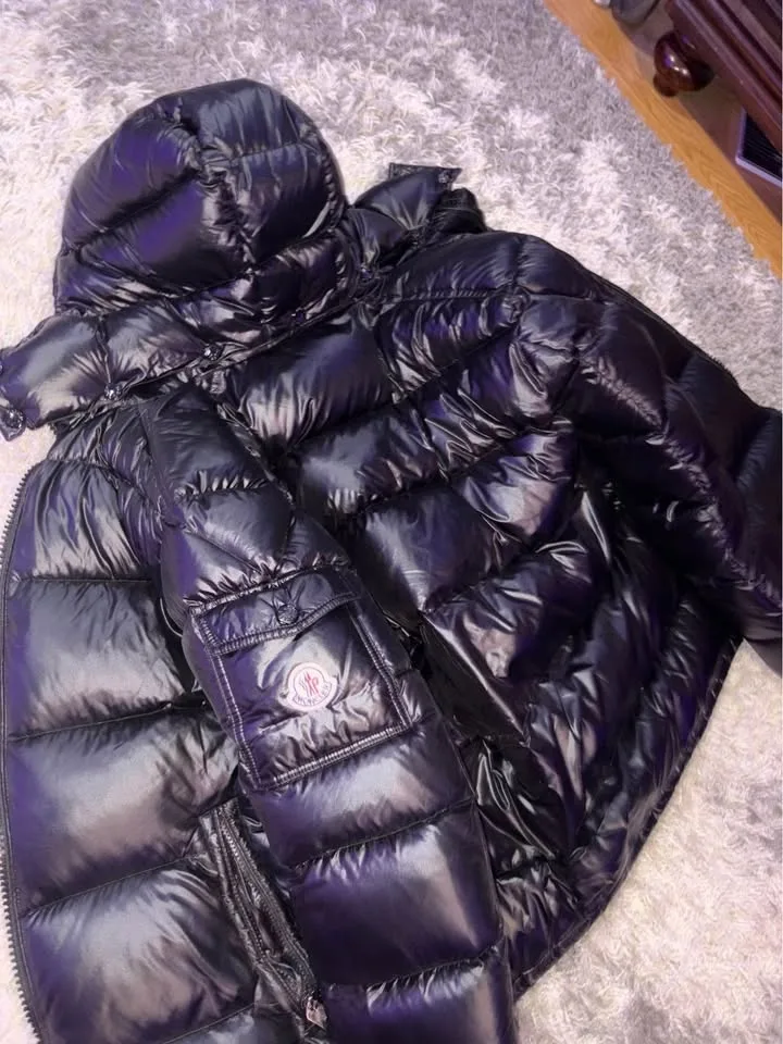 Moncler maya size 2 image indicator(9)