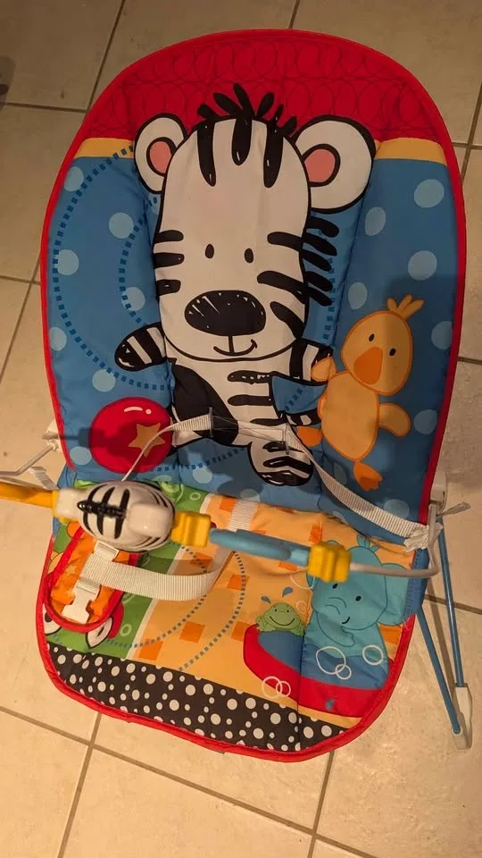 Fisher Price baby bouncer/vibrating chair: Working & mint image indicator(2)