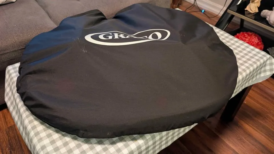 New Graco pack'n play bassinet + travel bag. Perfect image indicator(5)