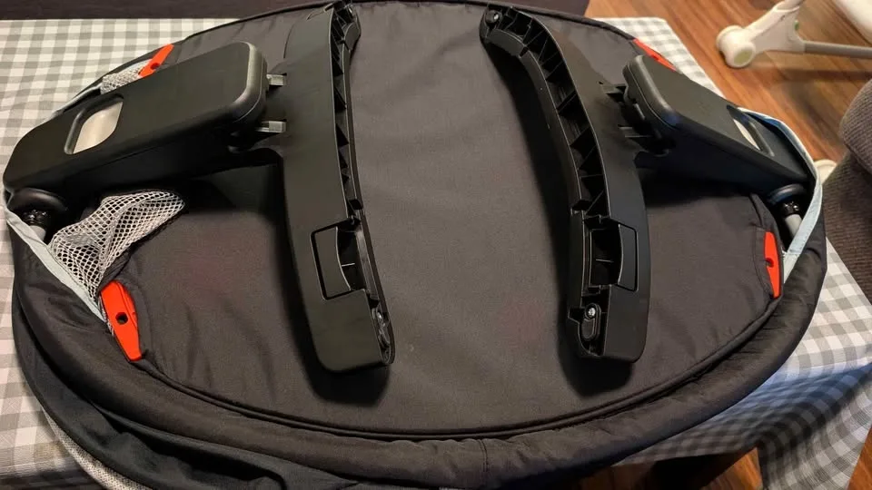 New Graco pack'n play bassinet + travel bag. Perfect image indicator(7)