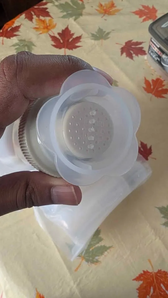 New Squeeze Bottles/ powder bottles (pack of 2) image indicator(4)