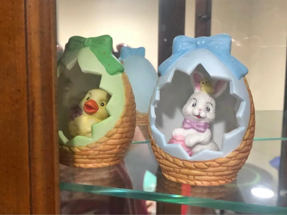 These adorable Easter figurines need a new home! #Cleanout