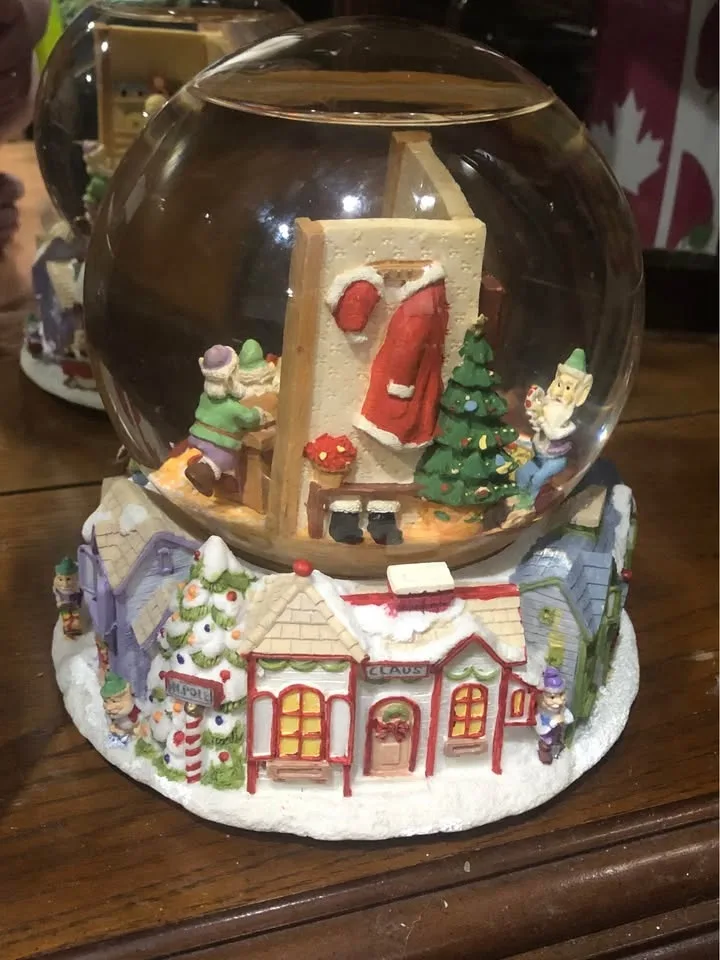 Santa’s Workshop Snowglobe #Cleanout image indicator(2)