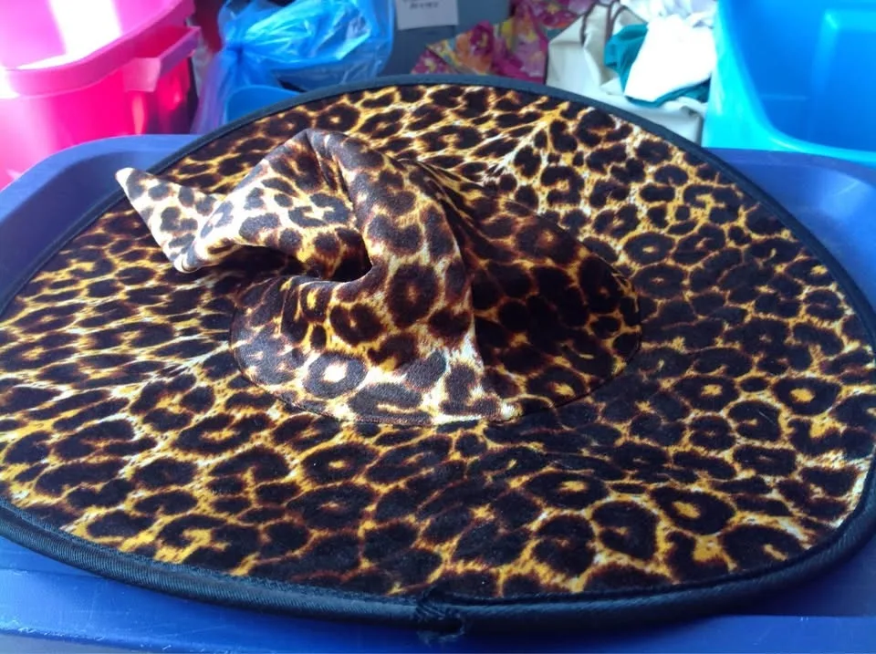 Leopard print witch costume image indicator(2)