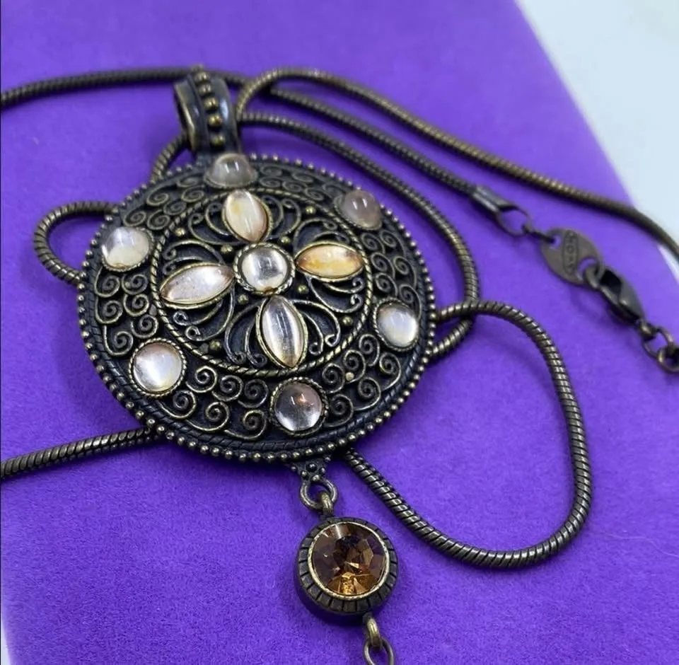 Vintage Signed Avon Necklace image indicator(4)