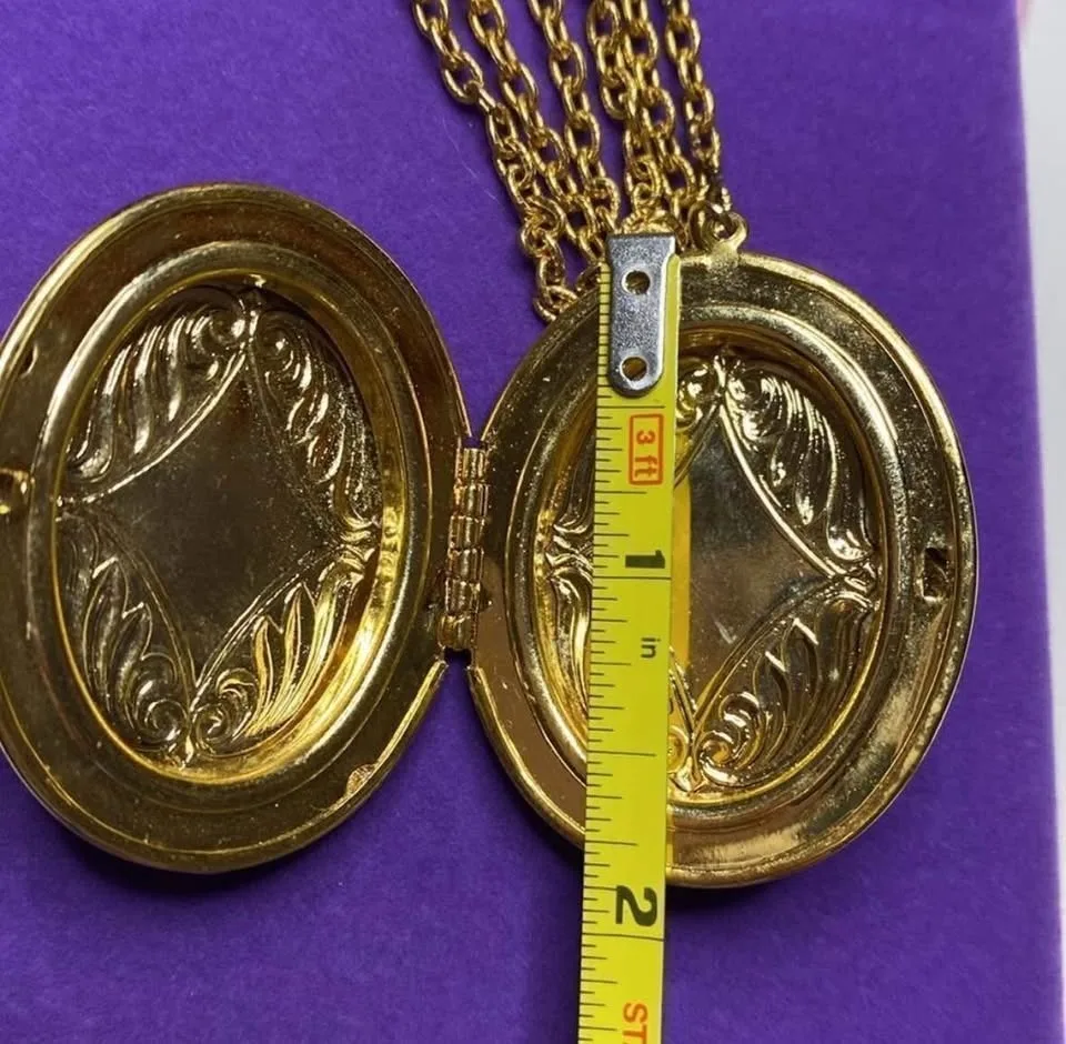 Vintage Gold-Tone Locket Necklace image indicator(7)