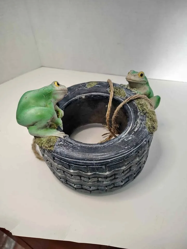 Frog tire swing decoration