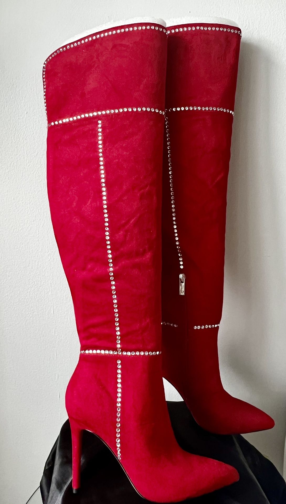 NWT Women's Microsuede Red Boots - photo 4