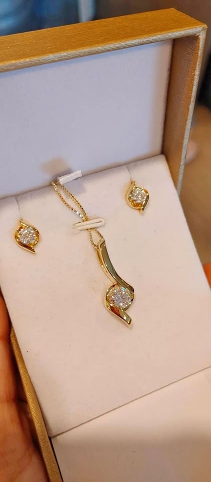 Brand new 2 ct lab made diamond cultivated earring free test set