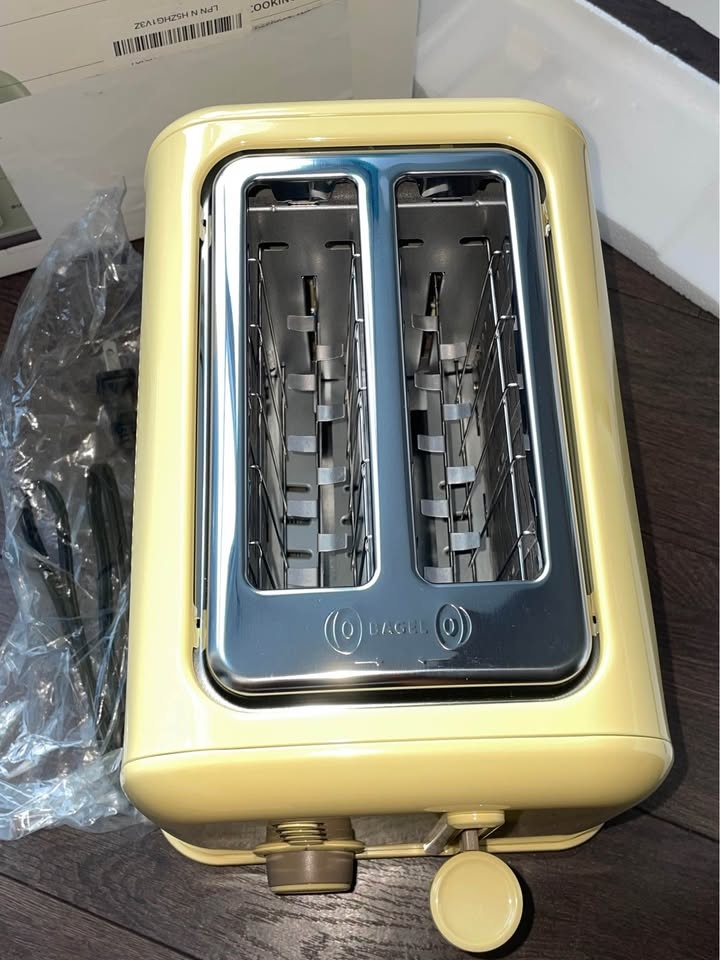 BUYDEEM - DT620 Retro 2-Slice Toaster - Mellow Yellow - photo 5