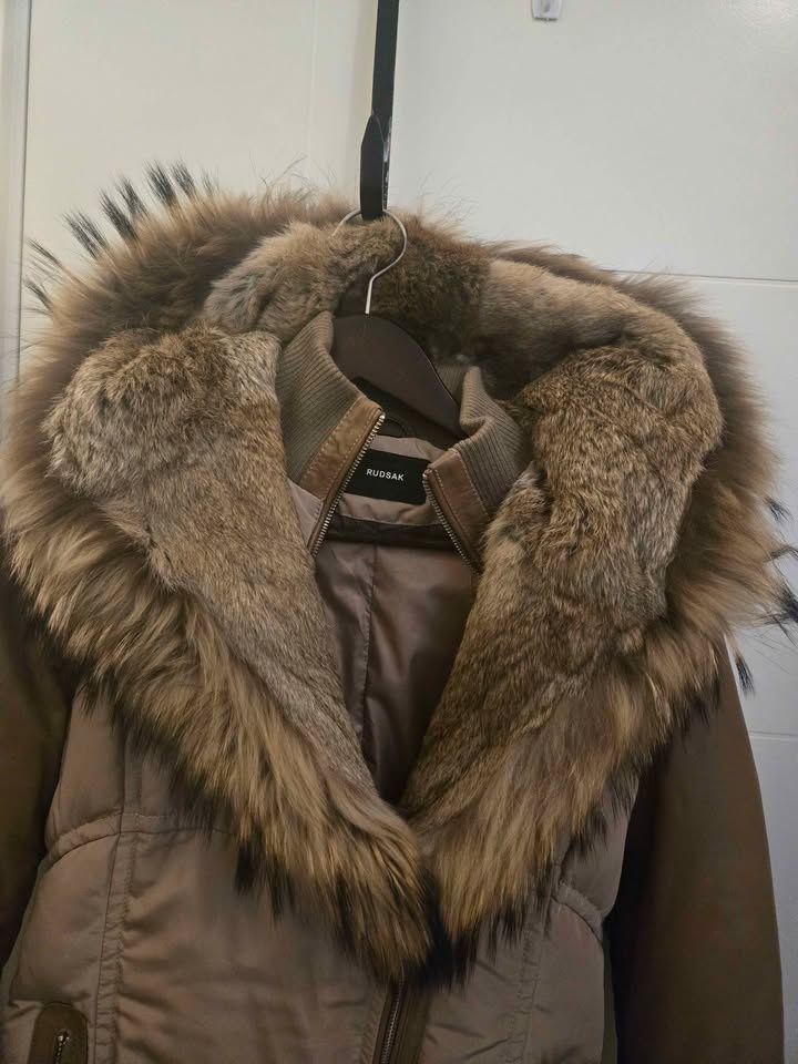 Womens rudsak leather trimmed winter down jacket - photo 4
