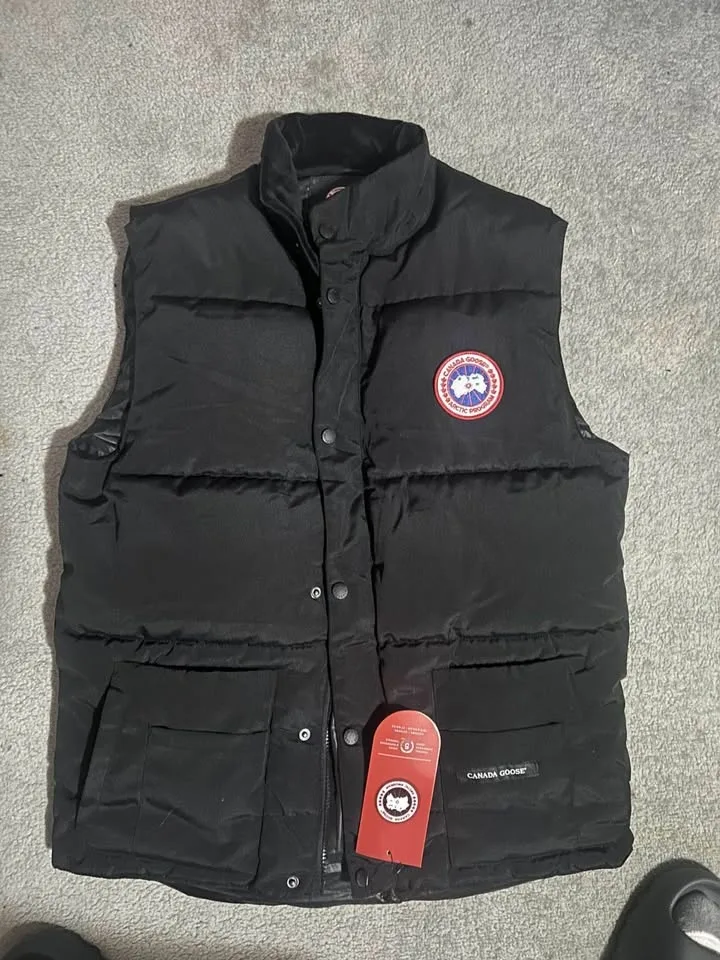 Canada goose vest image indicator(3)