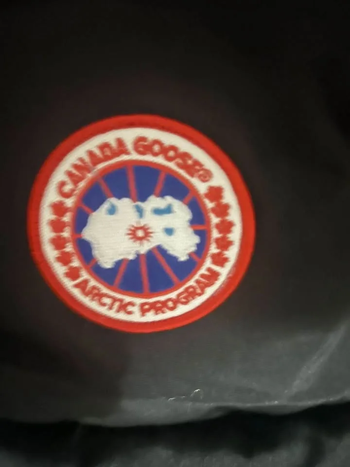 Canada goose vest image indicator(4)