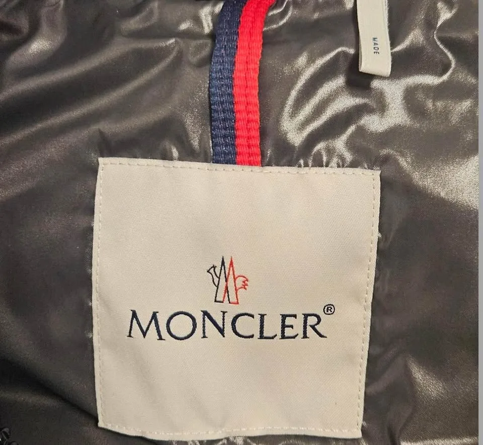 Moncler image indicator(3)