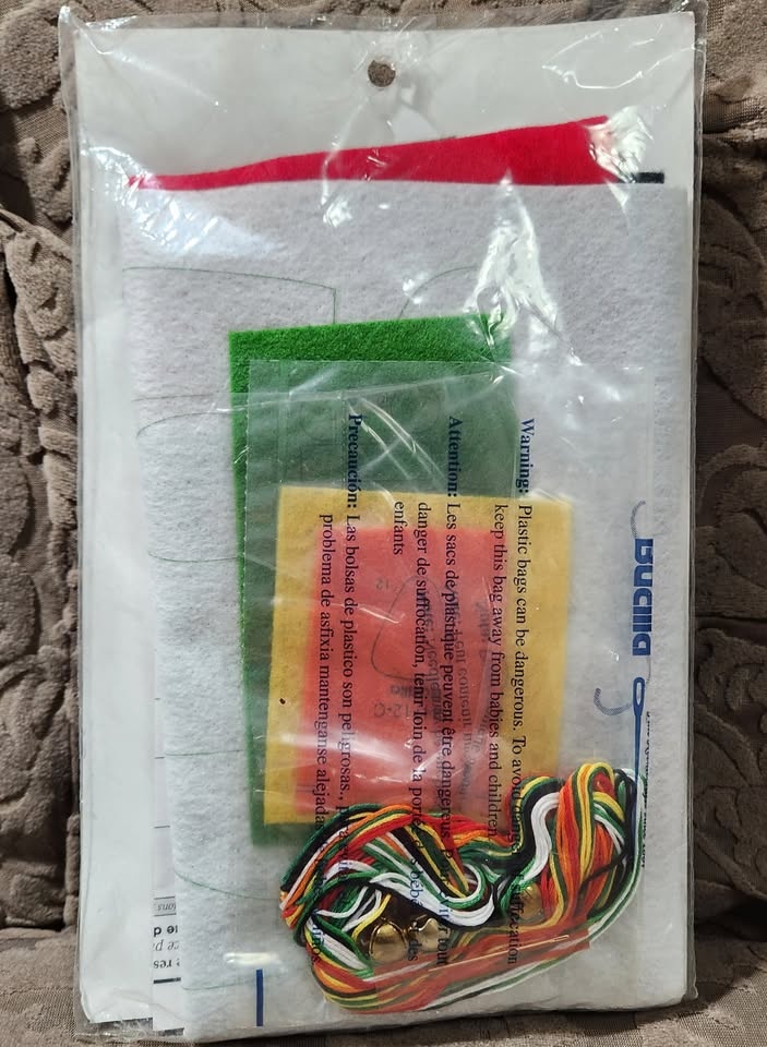 2 Vintage Bucilla Christmas Craft Kits – Sealed NOS - photo 5