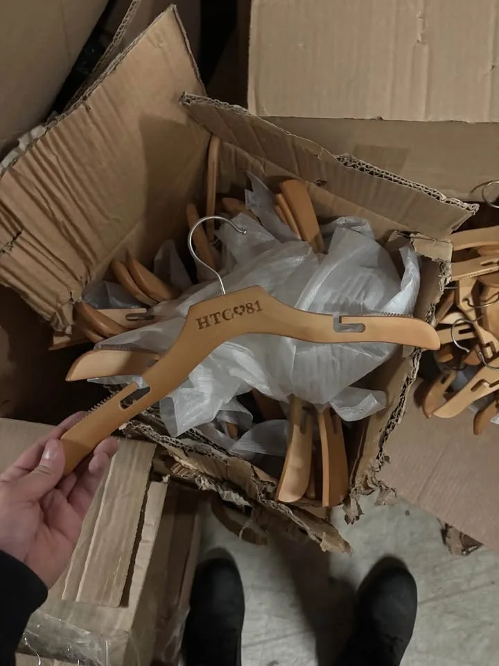 Brand new Heavy duty wood top kid hangers image indicator(3)