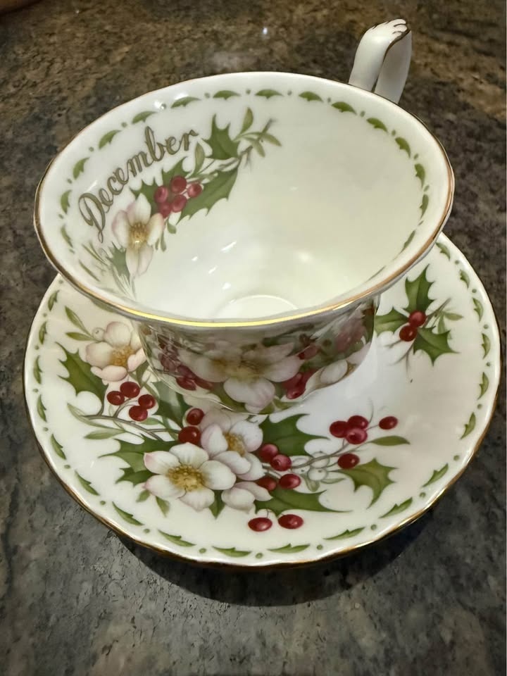 Royal Albert Christmas Rose Cup and Saucer-Vintage New - photo 2
