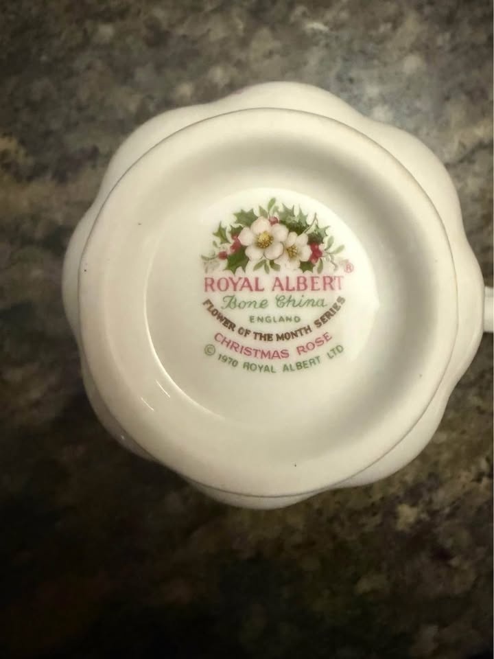 Royal Albert Christmas Rose Cup and Saucer-Vintage New - photo 5